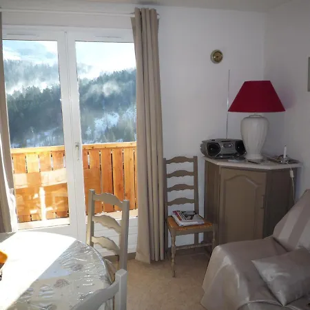 Les Cristallines Apartment *